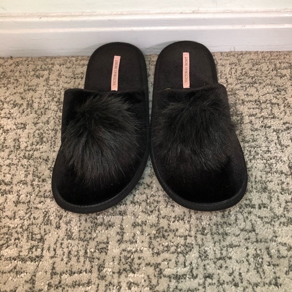 Victoria’s Secret Black Pom Pom Pretty Slippers Size Medium - Picture 1 of 8